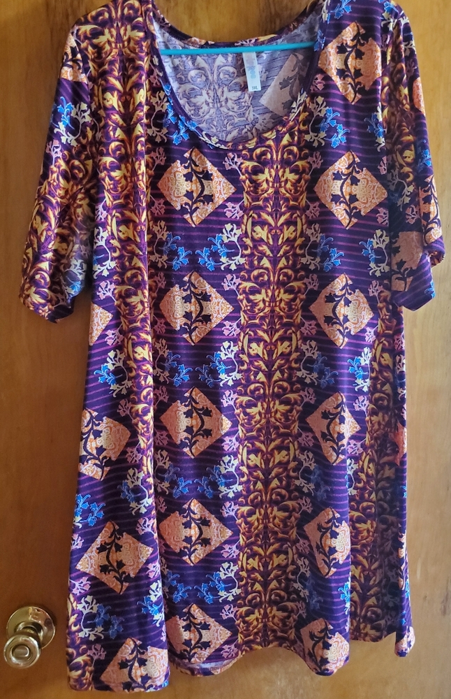 LulaRoe Perfect T LLR